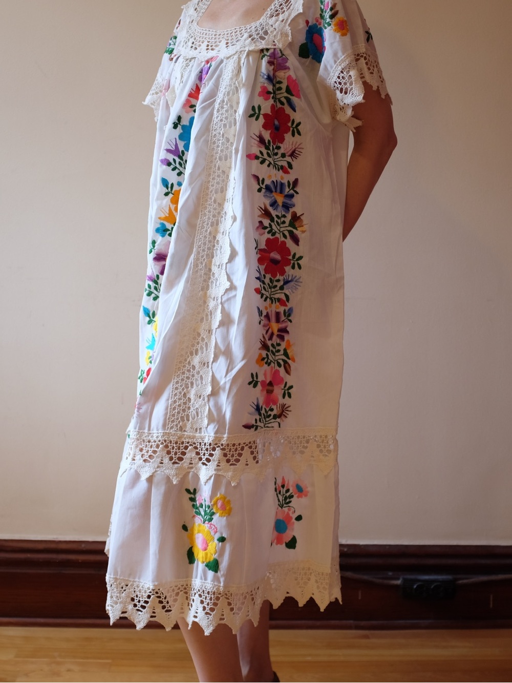 Crochet emboidered dress - Picture 2 of 11